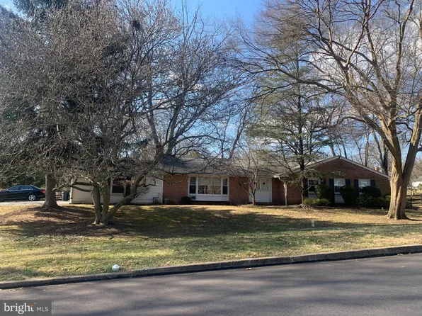 822 Juniper Dr, Lafayette Hill, PA 19444