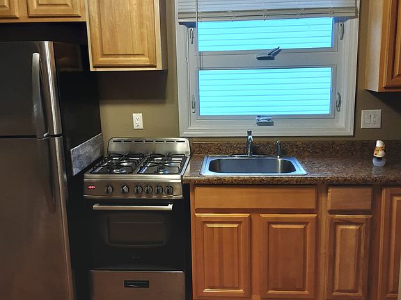 3rd image of 984 Westwood Ave Floor 2