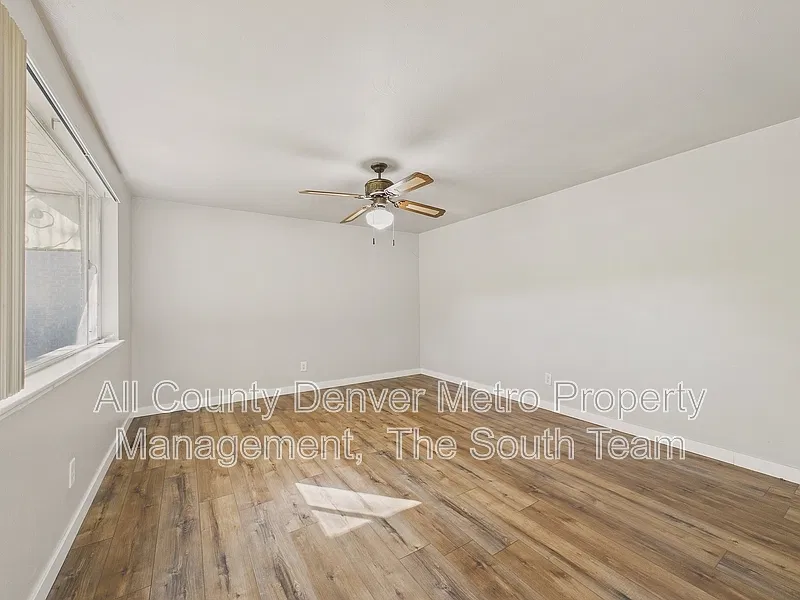 3 bed, 2.0 bath, 1944 sqft, $3,185 — Photo 3