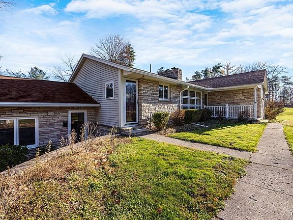 A 3 bedroom home with a separate apartment that in