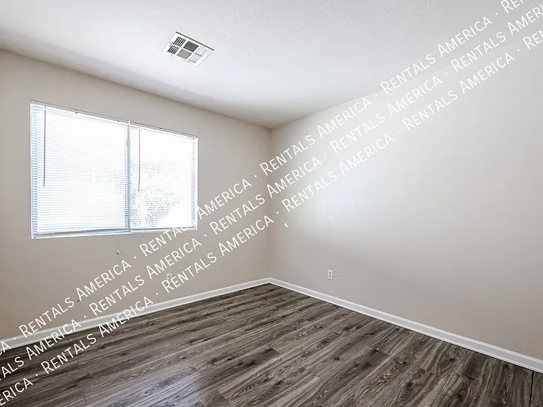 15827 W Yavapai St — Photo 17
