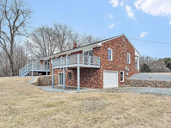 3rd image of 3862 Country Club Rd