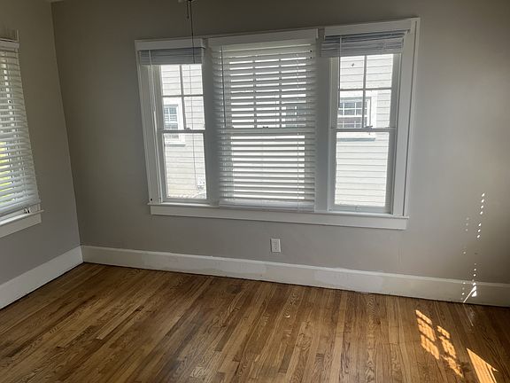 4th image of 370 Terrace Dr