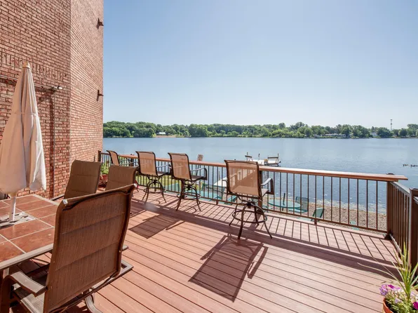 329 Geneva Ave N APT 403, Oakdale, MN 55128