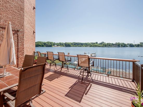 329 Geneva Ave N APT 403, Oakdale, MN 55128