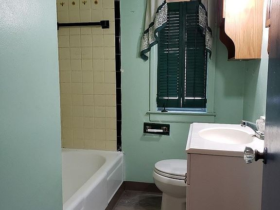 5th image of 3221 Norwood Dr