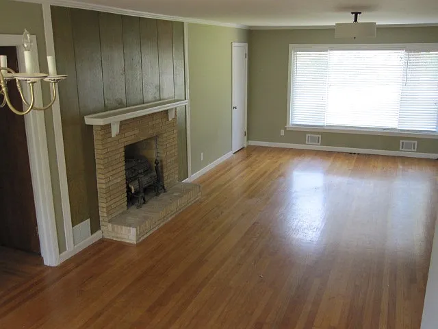 827 Edward Pl — Photo 2