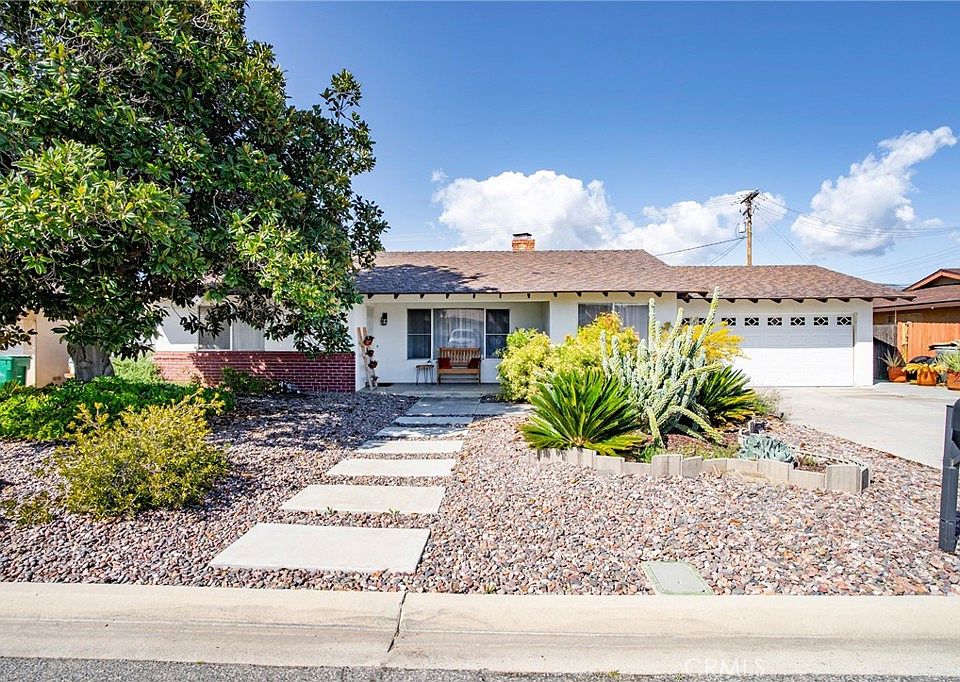 1st image of 43334 Acacia Ave