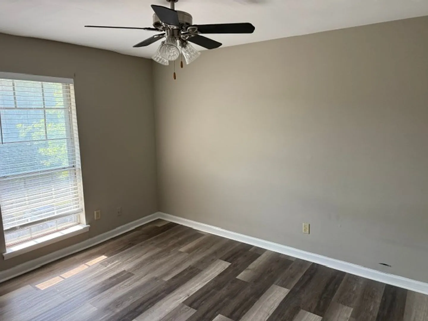 2 Bed 1.5 Bath — Photo 3