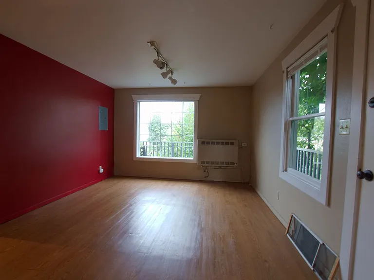 715 N Forest St — Photo 5