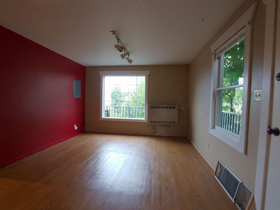 Building Photo 5
