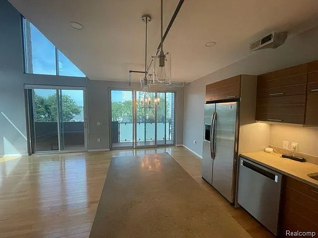 614 S Troy St #205 — Photo 10