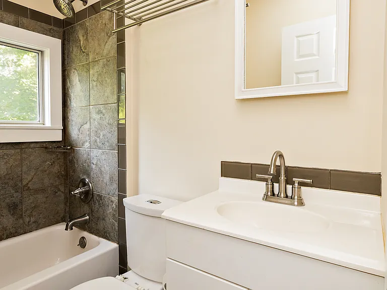3 Lee Ave — Photo 26