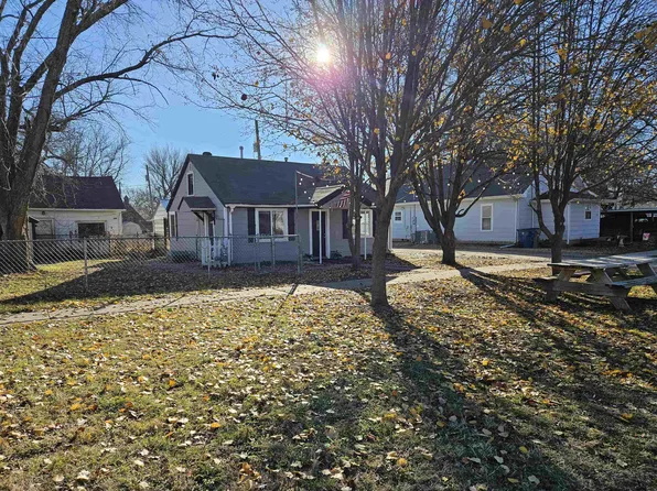 317 E 3rd St, Douglass, KS 67039