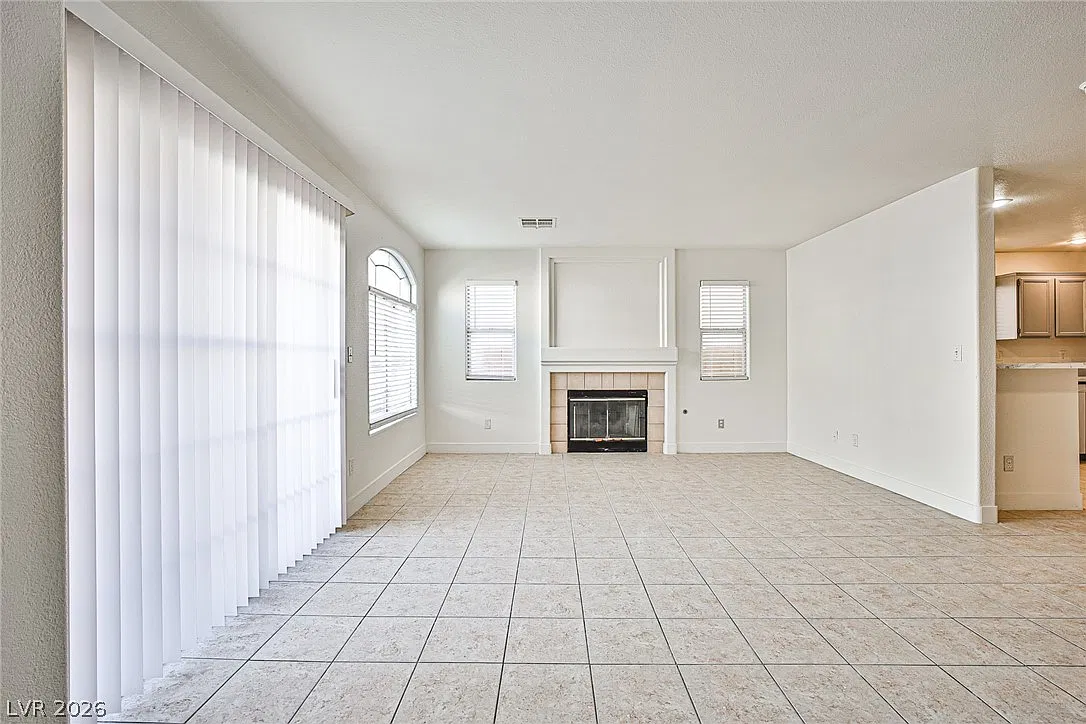 3 bed, 2.5 bath, 1468 sqft, $1,950 — Photo 4