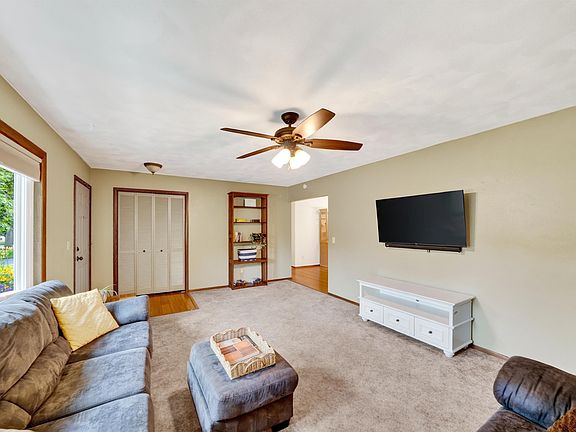 3rd image of 710 Olympic St