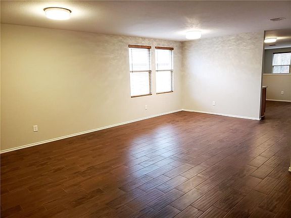 3rd image of 16709 Woodside Dr