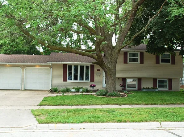 1221 Lark St, Green Bay, WI 54303