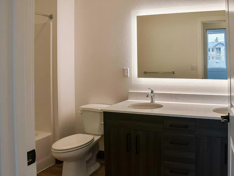 Lakeview Apartments — Photo 36