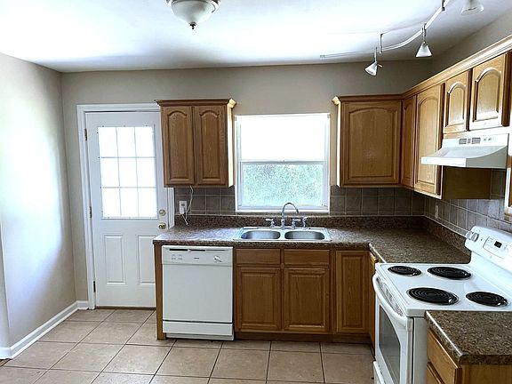 5th image of 3730 Tyndale Dr