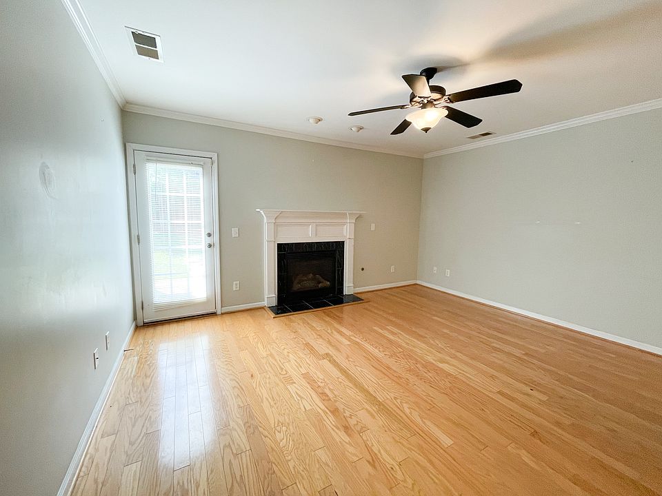 1st image of 12 Magnolia Glen Ln