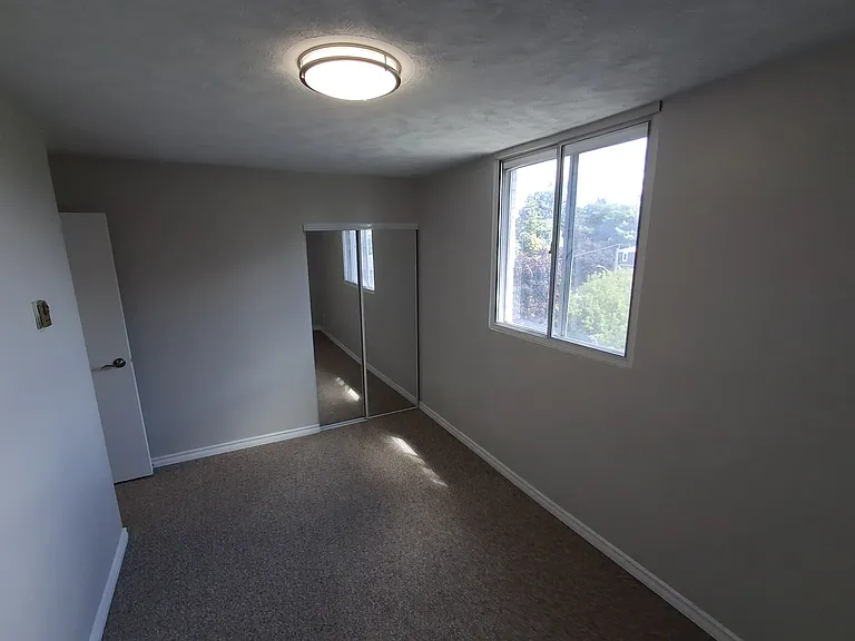 145 Lucan Ave — Photo 11