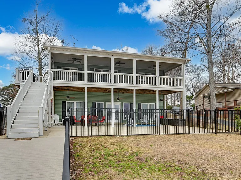 215 Mariners Pointe Rd — Photo 2