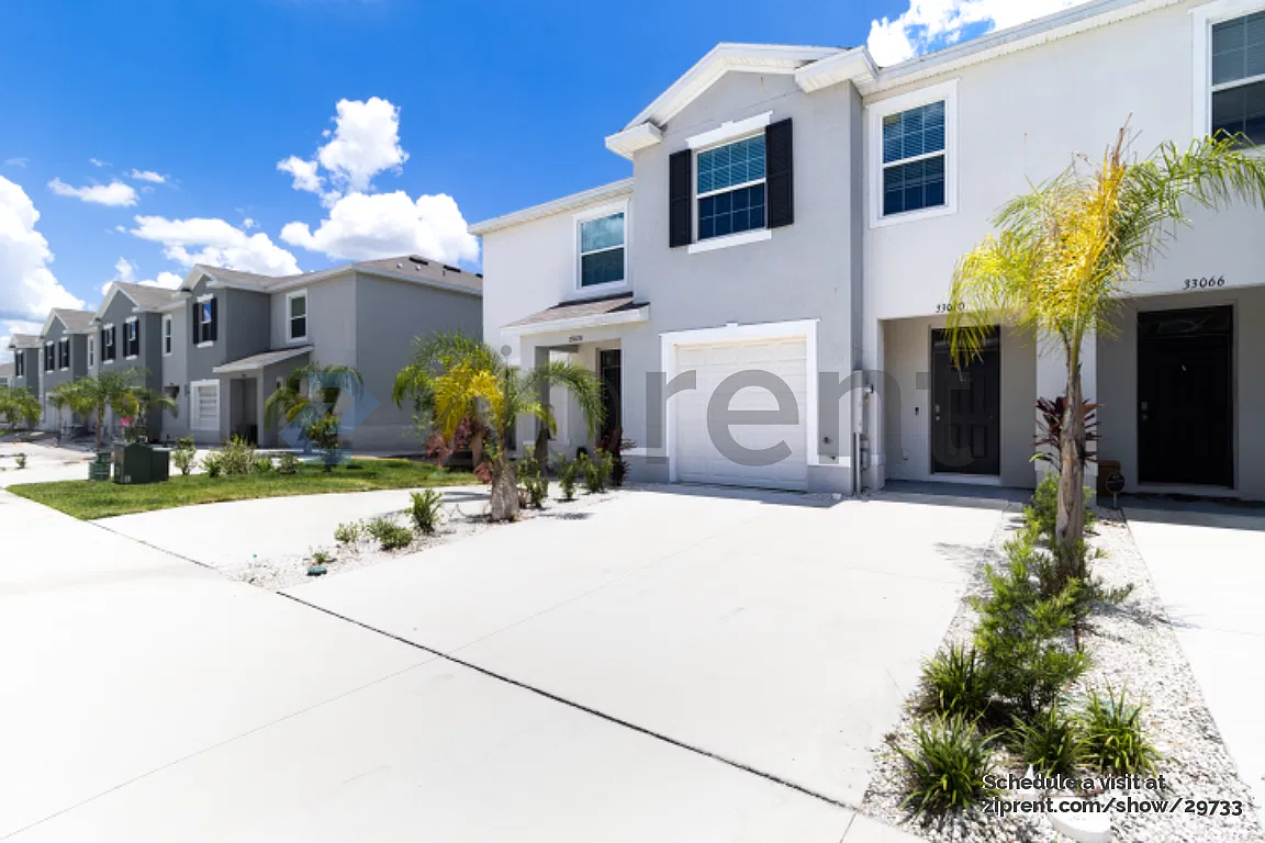 3 bed, 2.5 bath, 1673 sqft, $2,099 — Photo 2