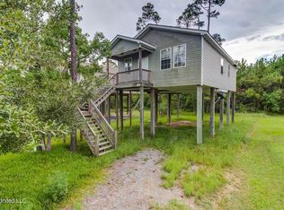217 Walthall St, Pass Christian, MS 39571