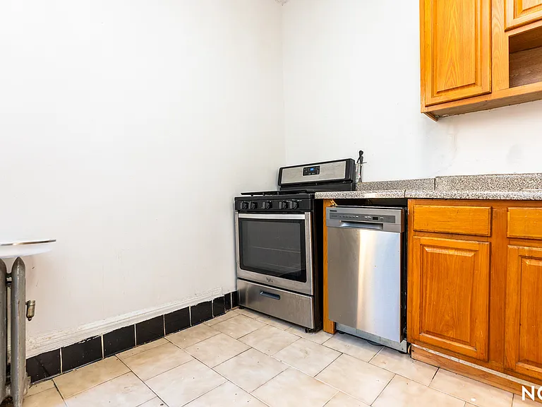 571 Lincoln Pl #2B — Photo 2
