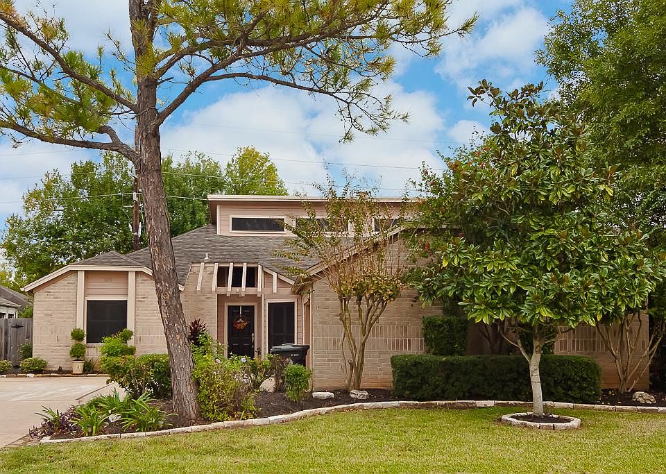 1st image of 3303 Mesquite Dr