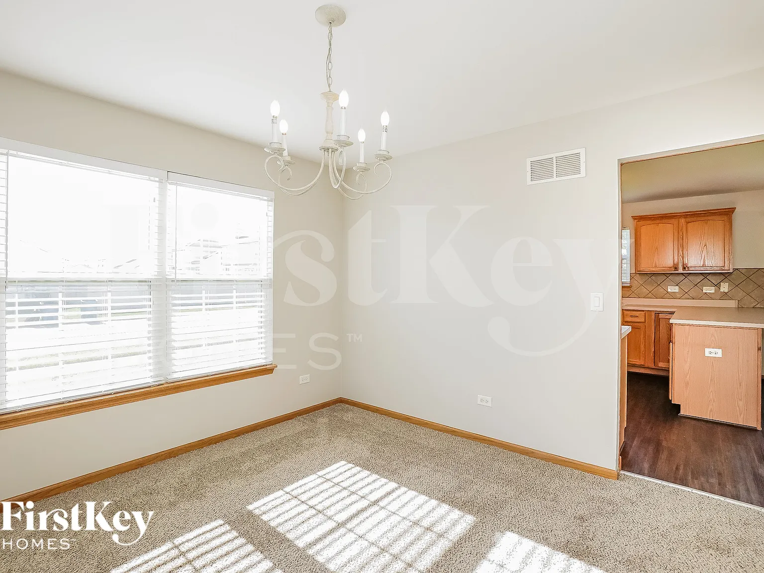 4 bed, 2.0 bath, 2404 sqft, $2,930 — Photo 4