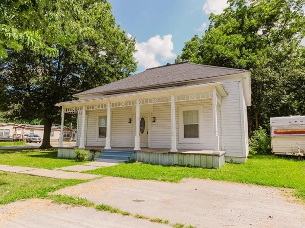 628 E 2nd St, Stuttgart, AR 72160