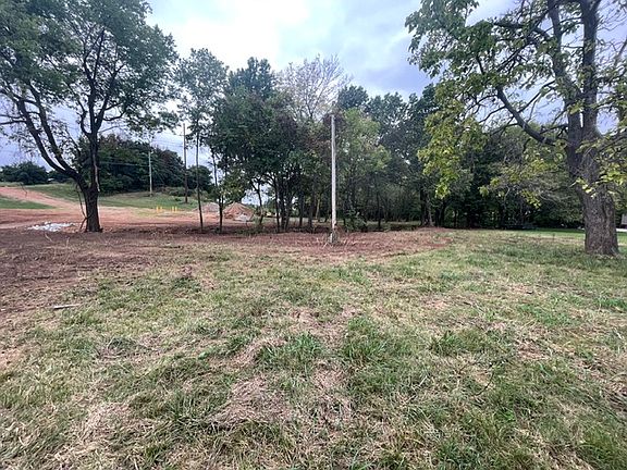 2nd image of 1017 N Maestri Rd