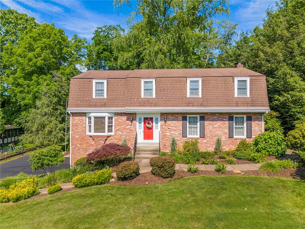 135 Hemlock Dr photo 1