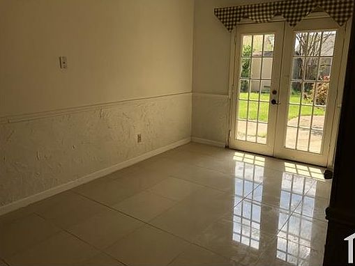 4th image of 8518 Kensington Dr