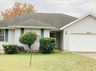 2974 W Knob Hill St, Springfield, MO 65810