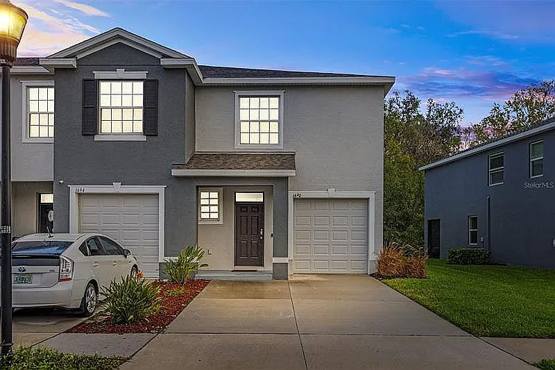 3 bed, 2.5 bath, 1758 sqft, $2,400 — Photo 2