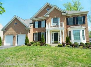 19229 Potomac Crest Dr, Triangle, VA 22172