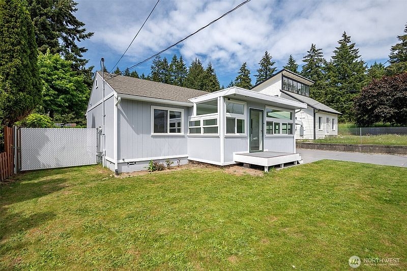 3rd image of 2217 E 64th Street