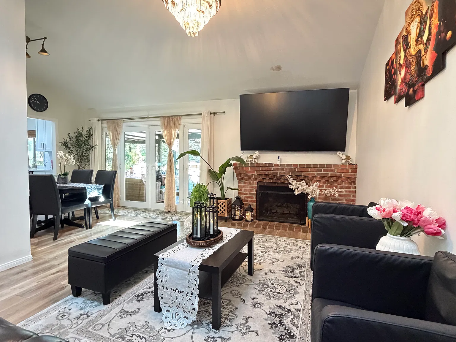 3 bed, 1427 sqft, $3,990 — Photo 2