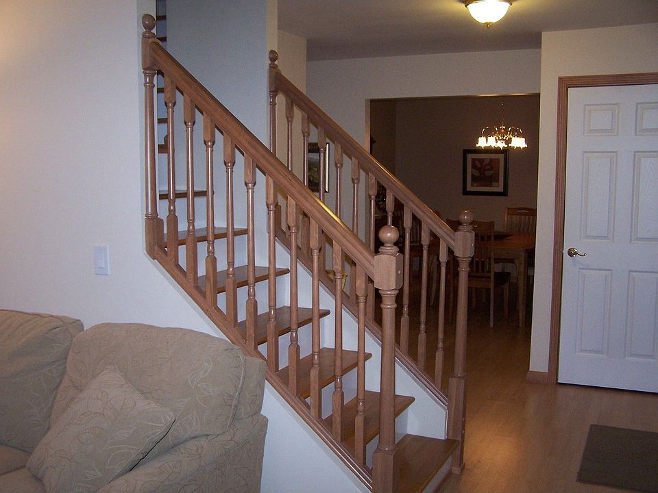 2nd image of 712 Rocky Ln