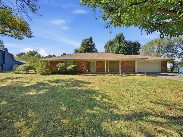 121 Pinewood Dr, Tuttle, OK 73089