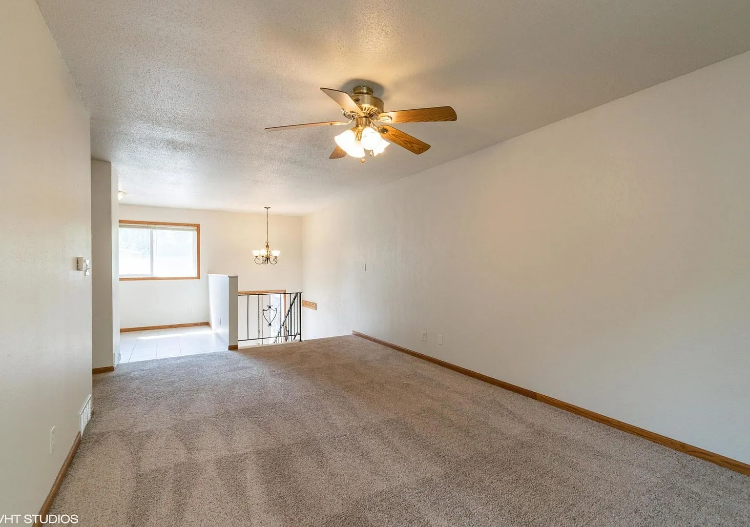 3 Bedroom townhome, Open Now, garage, 2 bathrooms, W/D Etc. — Photo 4