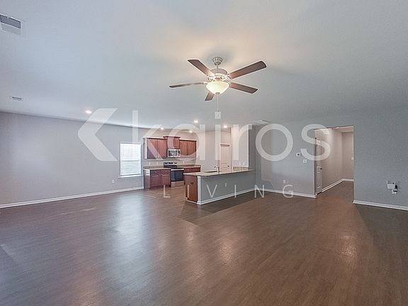3rd image of 1139 Freedom Pkwy