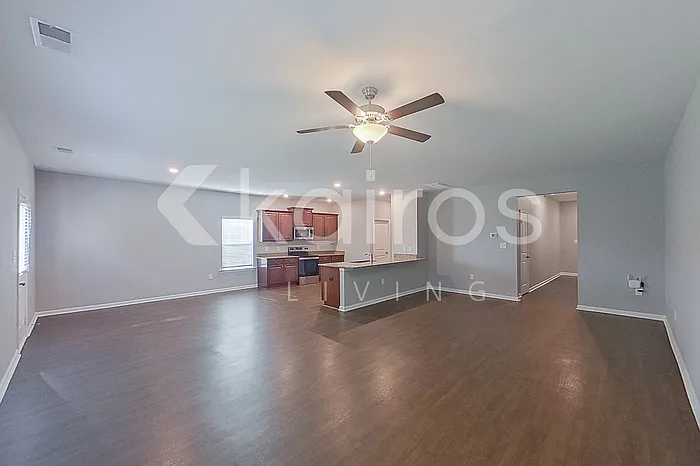 1139 Freedom Pkwy — Photo 3