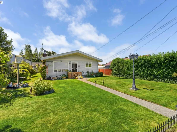 2478 Marion St, North Bend, OR 97459
