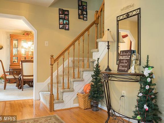 Beautiful hardwoods in Foyer