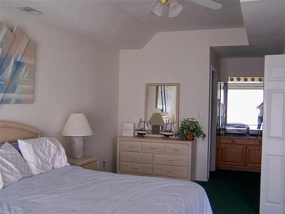 master bedroom with jetted tub