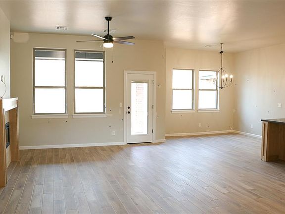 2nd image of 118 Mountain Laurel Way